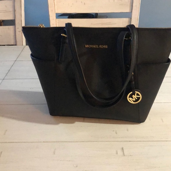 Brand new Michael Kors Purse - Picture 1 of 3